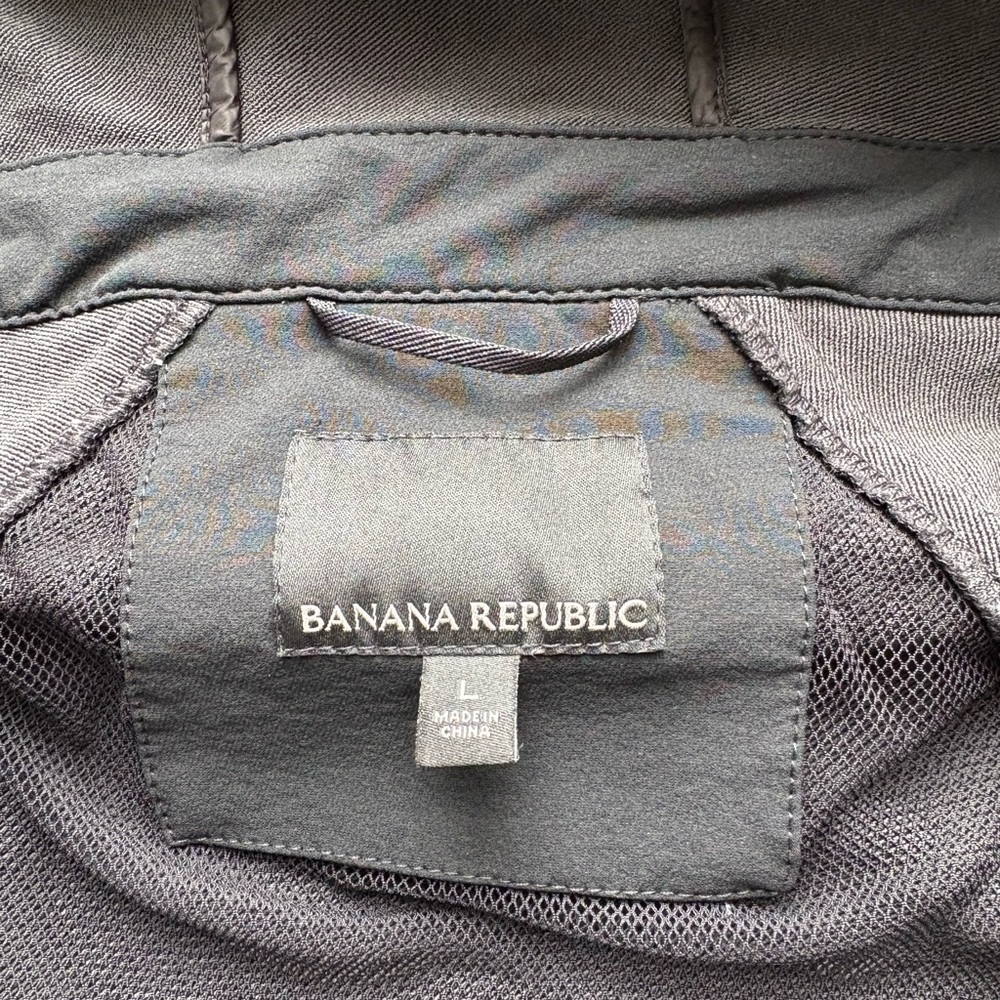 Banana Republic Men's Black Hooded Windbreaker - Picture 4 of 9